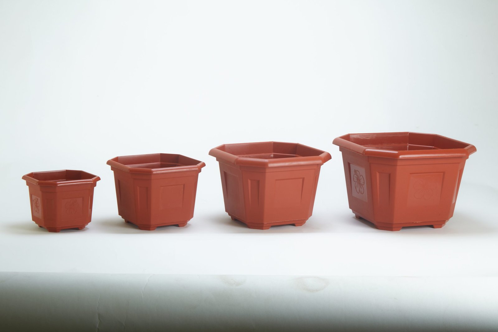 Octa Pot | Decorative Indoor and for Outdoor Flower Pots/Planters, Table Top Decorative Pot White & Brown 1 Octa Pot | Decorative Indoor and for Outdoor Flower Pots/Planters, Table Top Decorative Pot White & Brown