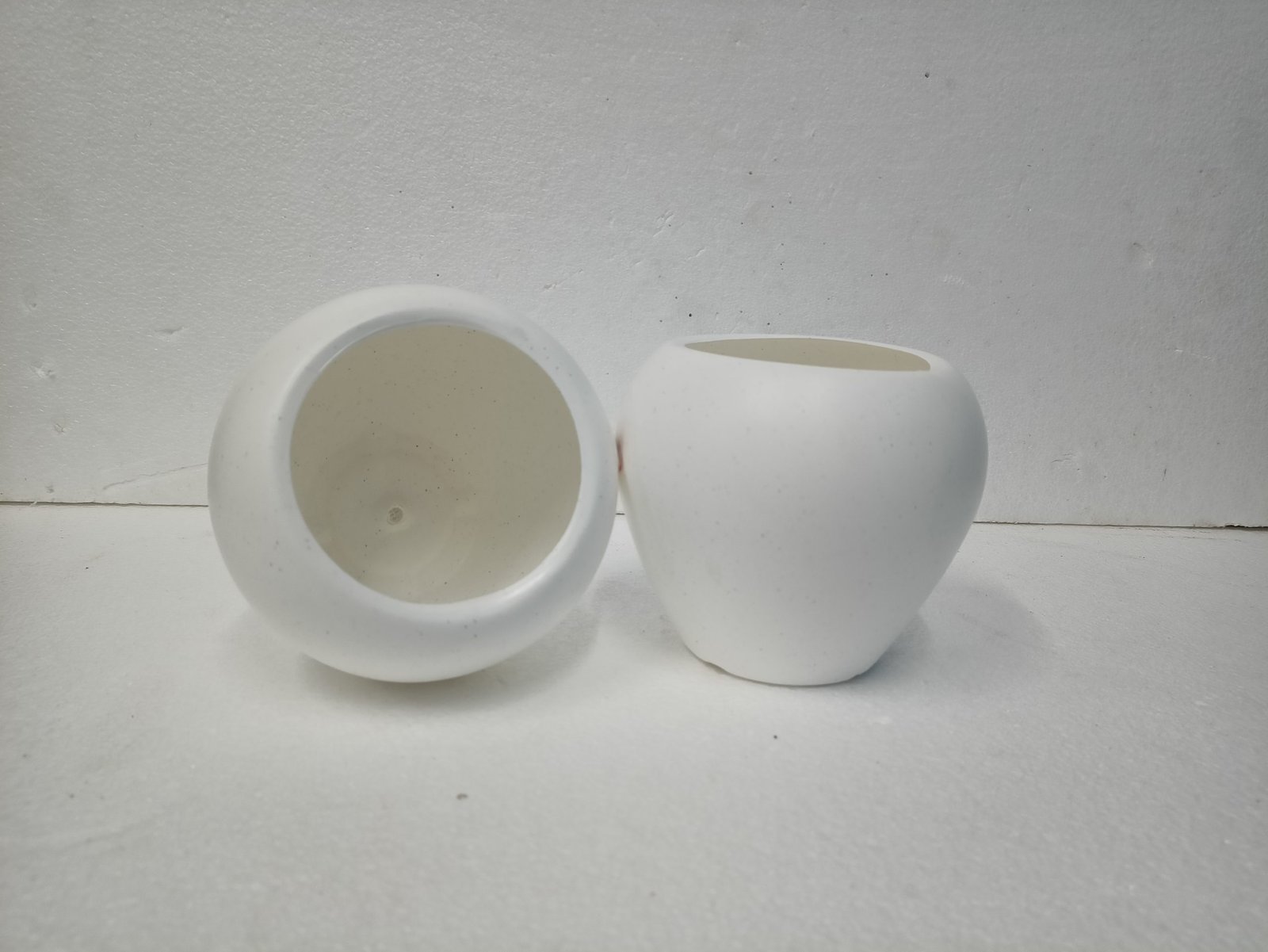 Apple Pot | Apple Small White Plastic Pots for Indoor Plants, Planters, Flower, Pots, gamla, Outdoor, Balcony, Home, Round, Garden, Office Decor 4 IMG20221214174515 scaled 1