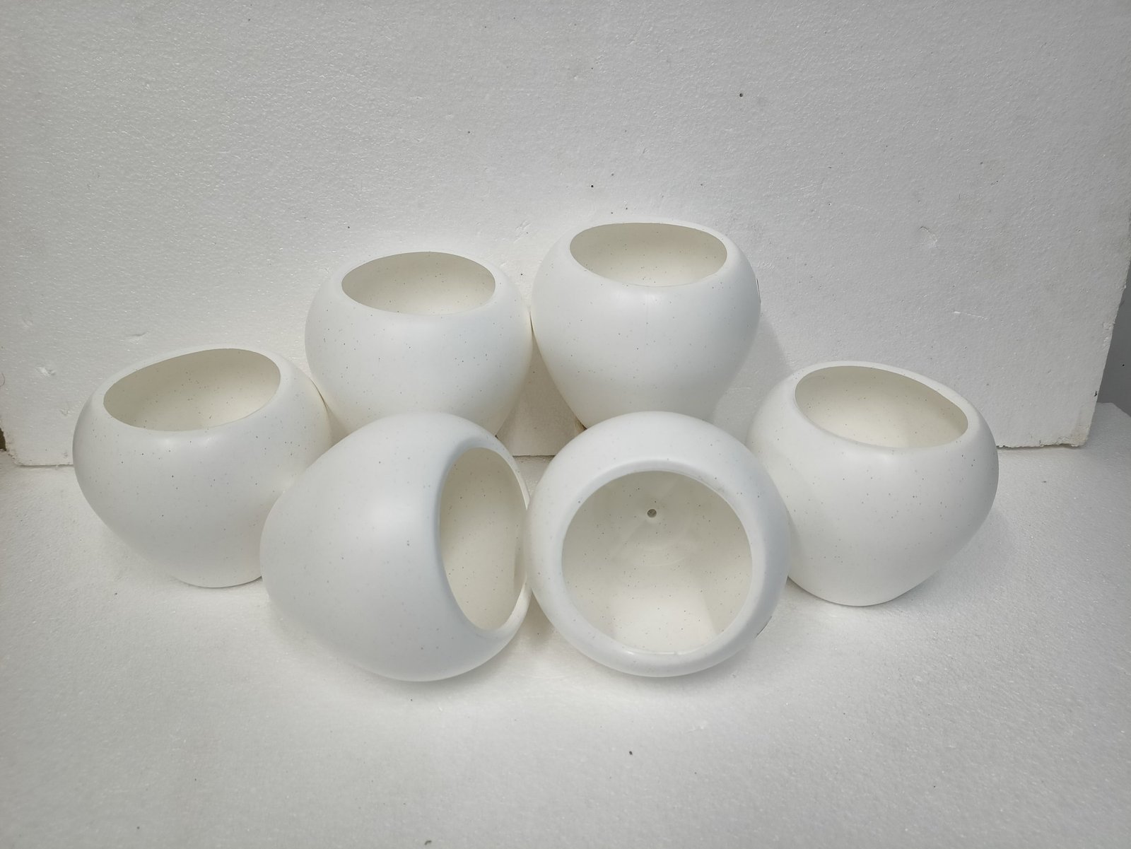 Apple Pot | Apple Small White Plastic Pots for Indoor Plants, Planters, Flower, Pots, gamla, Outdoor, Balcony, Home, Round, Garden, Office Decor 3 IMG20221214175209 scaled 1